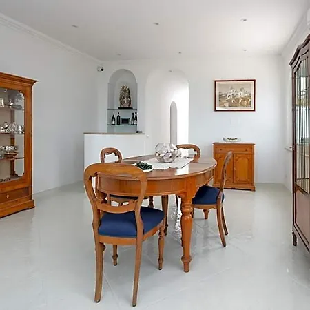 Aldarogi Bed & Breakfast 4*